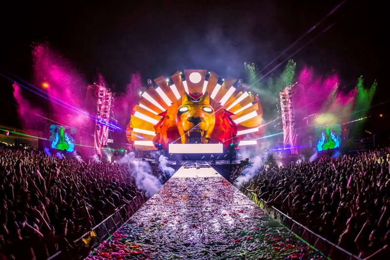 wakeeta4u's tweet photo. Go Wild party freaks all party animal and if you love colours.....go for it...life in colors #wild #animals #FUN #LICMIAMI #LIC #MiamiBeach https://t.co/tycrivNdLA