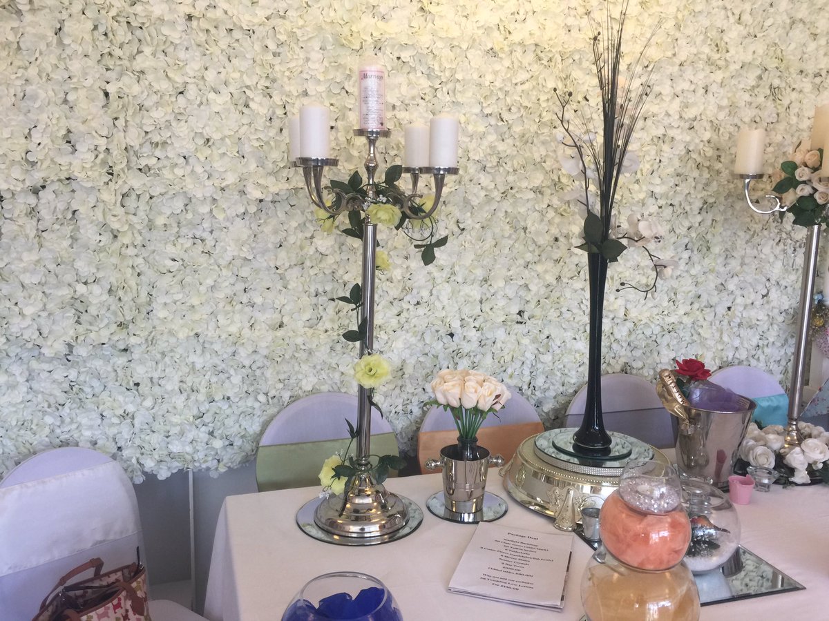 Balloonique1's tweet photo. Pretty flower wall 💞💞💞 https://t.co/N8sDMkJ0Q5