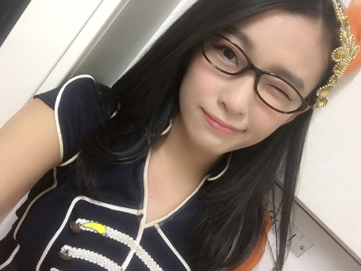 s2moemoe's tweet photo. みんみん卒業式ありがとうございました！

みんみんは本当にすごい。
才能もあるし努力もできる✨強い芯を持ってて尊敬する！！
卒業は悲しかったけど、最後は頑張ってほしい気持ちでいっぱいになって送り出せました(*´꒳`*)

東京行っても頑張ってね☺
私たちはずっと味方だよ🙌🏻 https://t.co/BZls1Wn8U9