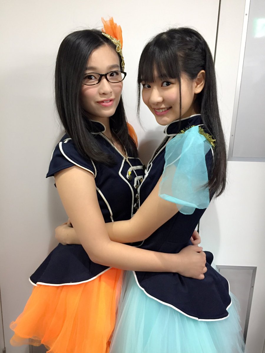 s2moemoe's tweet photo. みんみん卒業式ありがとうございました！

みんみんは本当にすごい。
才能もあるし努力もできる✨強い芯を持ってて尊敬する！！
卒業は悲しかったけど、最後は頑張ってほしい気持ちでいっぱいになって送り出せました(*´꒳`*)

東京行っても頑張ってね☺
私たちはずっと味方だよ🙌🏻 https://t.co/BZls1Wn8U9