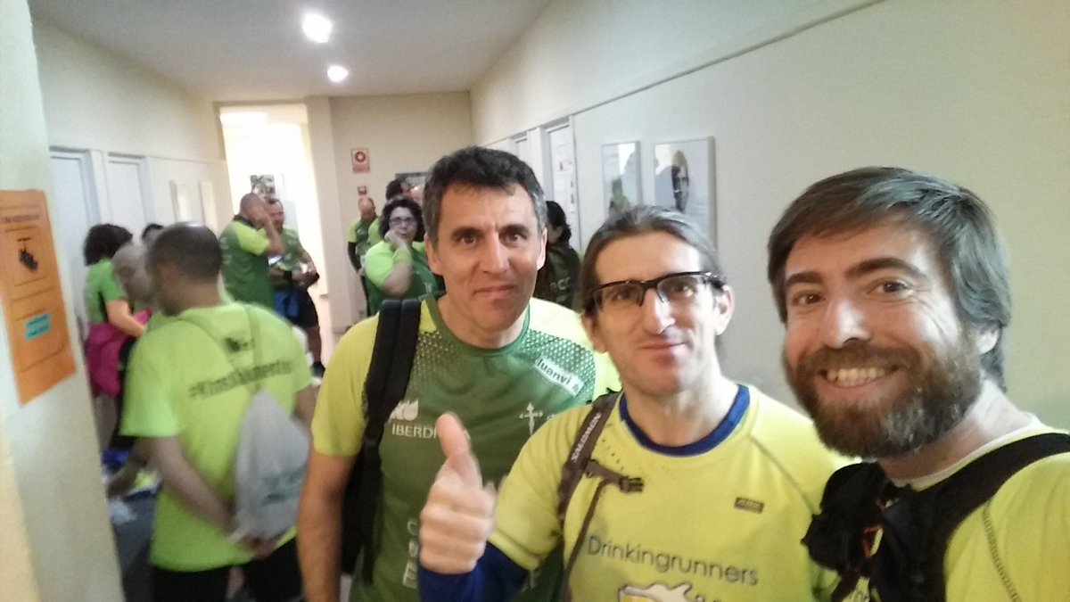 ChemaM's tweet photo. A punto de tomar la salida de la #ForrestRun con @aeccMadrid #CorrecontraelCancer https://t.co/V2DIIs48ZB