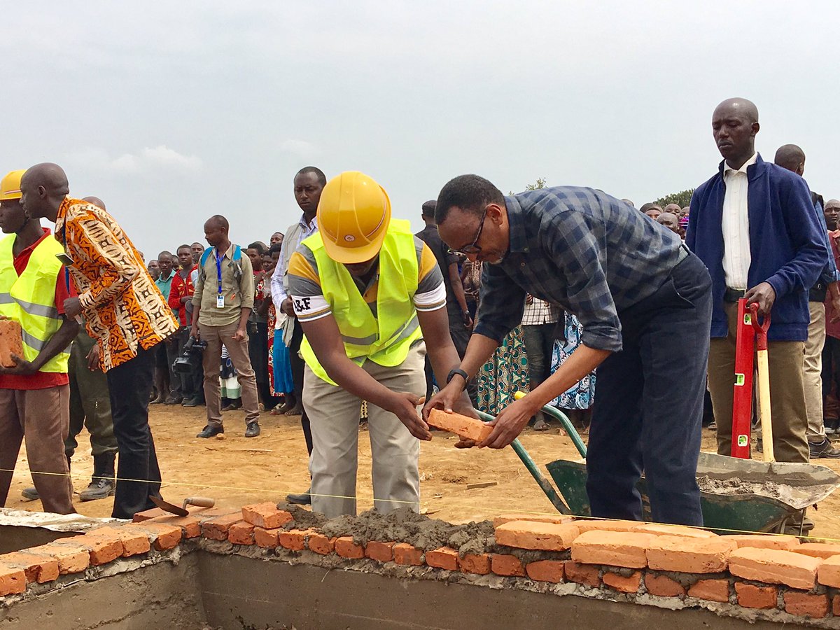 UrugwiroVillage's tweet photo. President Kagame and First Lady Jeannette Kagame join Umuganda in Gatsibo District https://t.co/j6CqMttwzb