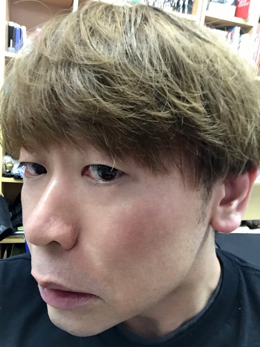 いっちー博士 一か月前に金髪から黒髪に戻したというのに 黒が抜けてまた金髪に戻ってきてしまったので 黒髪にするシャンプーを使い始めました いっちー博士 一か月前に金髪から黒髪に戻したというのに 黒が抜けてまた金髪に戻ってきてしまったので 黒髪にするシャンプーを使い始めました