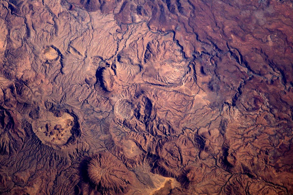 Thom_astro's tweet photo. Mars!? Non, la Terre et plus précisément le Tchad… La diversité des paysages africains est toujours un régal pour les yeux! 🇹🇩 https://t.co/4yvipM3h9T
