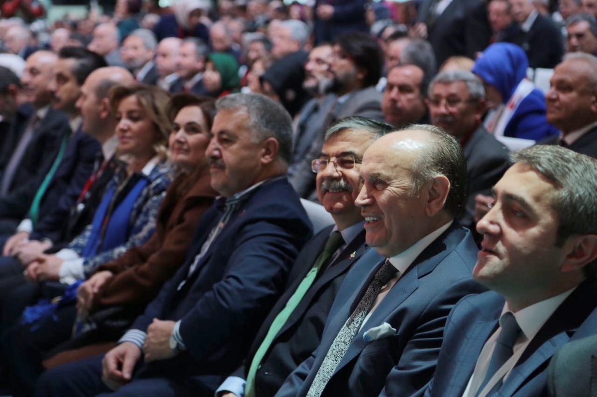 AK Davanın gönül erleri, Ankara Arena'da, EVET coşkusuyla, Liderimiz @RT_Erdogan 'ın gösterdiği hedefe yürüyor. #DaimaMilletKararımızEvet