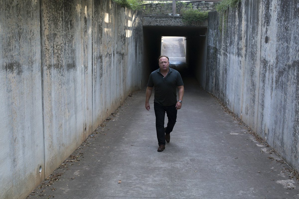 RealAlexJones's tweet image. 