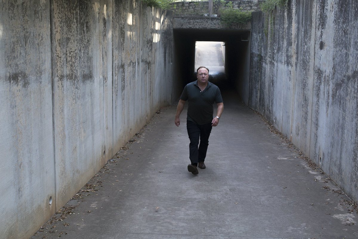 RealAlexJones's tweet image. 