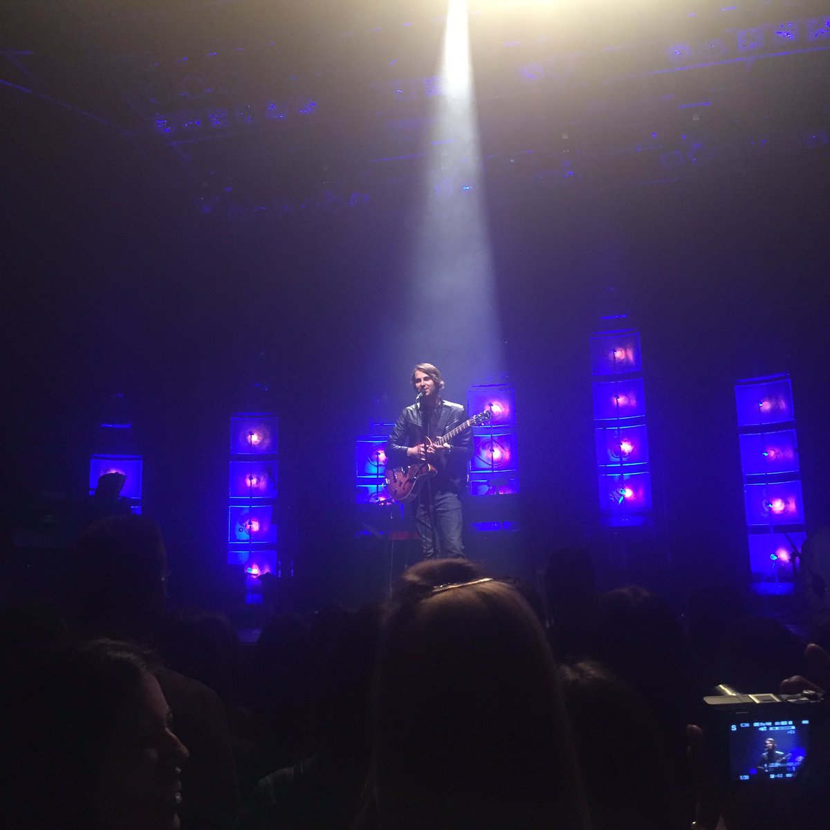 claudasi's tweet photo. @RiverKarma another sold out show with @bobbybazini lucky to have seen him again. #rawtalent #soul https://t.co/Jxdcm9O2LQ
