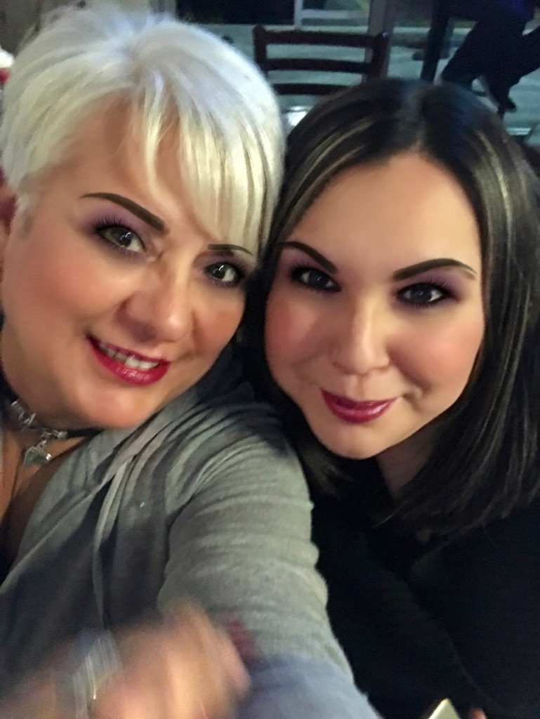 ElisaRico2002's tweet photo. 2 #Bellezas Festejando @Jenny180988 https://t.co/eXvEESbosb