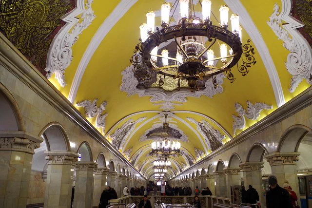 モスクワとサンクトペテルブルクの地下鉄に乗ってみた。豪華で面白いよ https://t.co/6aX9DAoVUB 