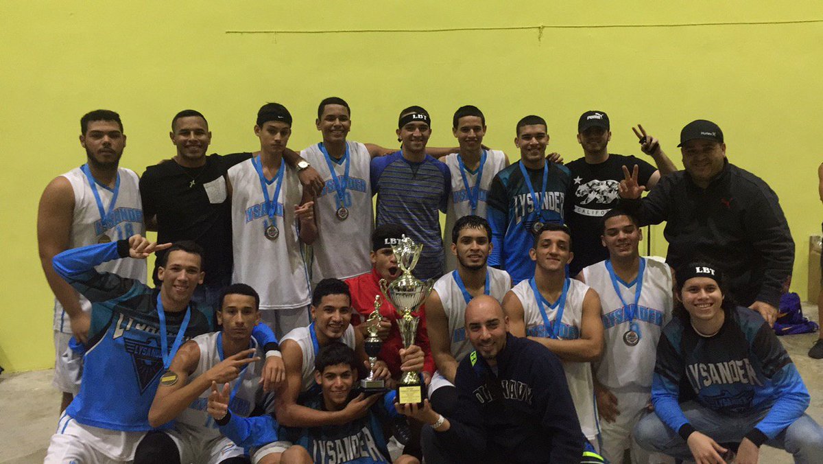 rosadojavier331's tweet photo. #tb campeones de todo PUERTO RICO 🔝😅 https://t.co/n2rd6LUrqh