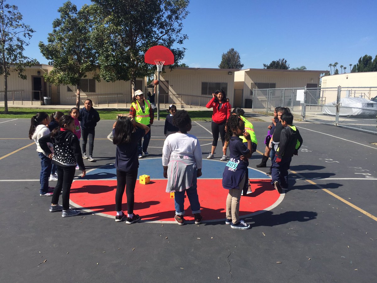 StephYangTUSD's tweet photo. Parents in Action!! Our kiddos had a blast engaging in play with our parent team! @TUSDschools @KIDHEALTHY @beswickes https://t.co/0D8EODV816