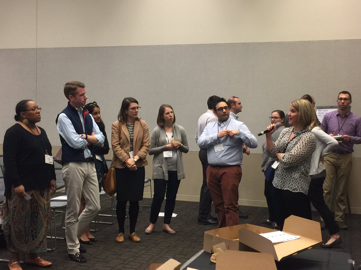 SoniaMKhunkhun's tweet image. @EarlyCareerSIG-large turnout,delicious cupcakes,stimulating discussion on how WE ARE the future of palliative medicine #hpm17 #hpmrookie17