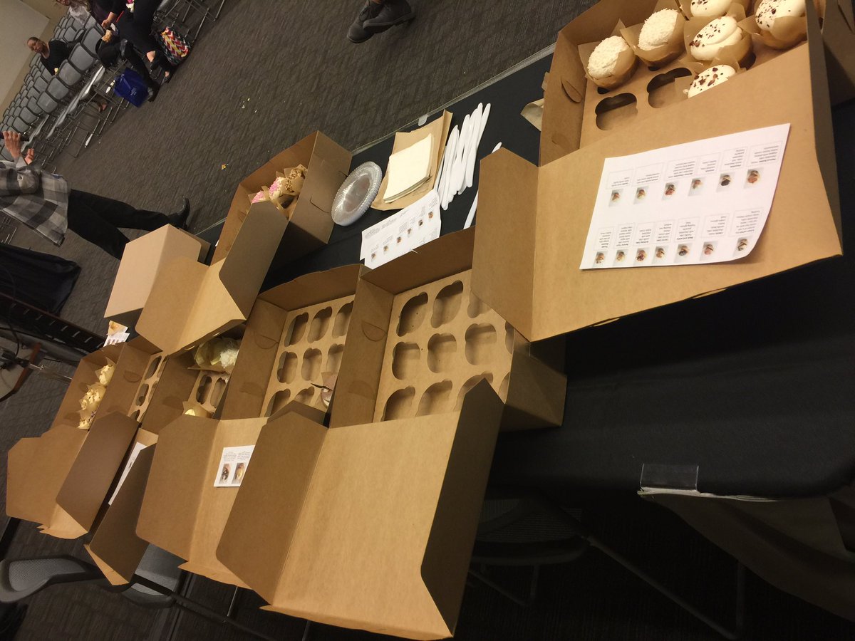 SoniaMKhunkhun's tweet image. @EarlyCareerSIG-large turnout,delicious cupcakes,stimulating discussion on how WE ARE the future of palliative medicine #hpm17 #hpmrookie17