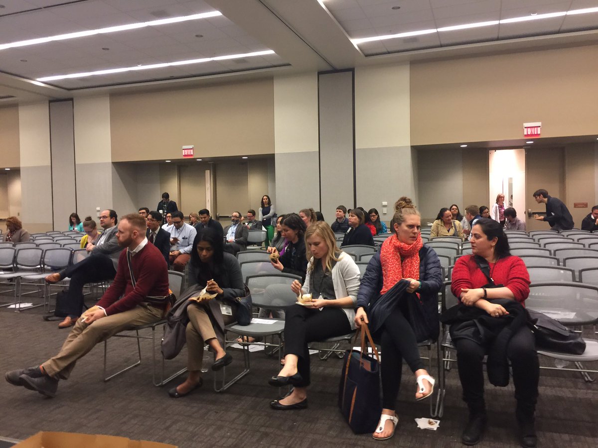 SoniaMKhunkhun's tweet image. @EarlyCareerSIG-large turnout,delicious cupcakes,stimulating discussion on how WE ARE the future of palliative medicine #hpm17 #hpmrookie17