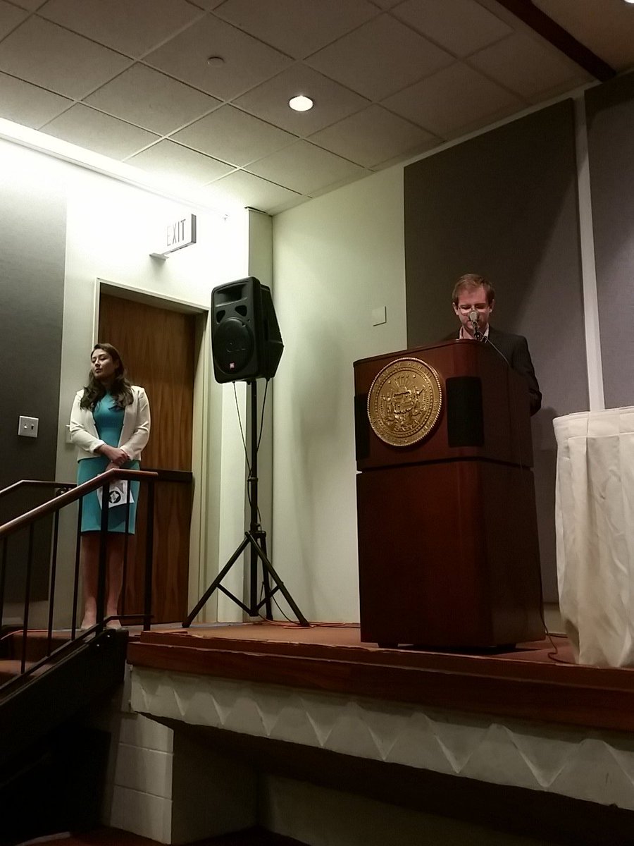 DebateHawaii's tweet photo. @Ianamesross introduces next debate topic: this house believes that Hawai'i should legalize assisted suicide https://t.co/JwRCgw9K5Y