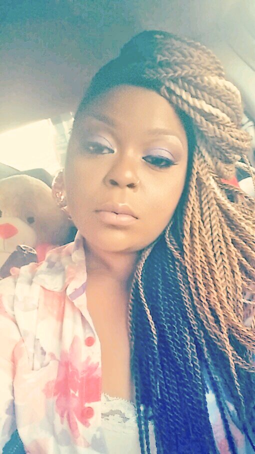 Mz_AnnaShe100's tweet photo. Bae In The Background #PhotoBombing 🐻😘💛💋 https://t.co/UbeErRulns