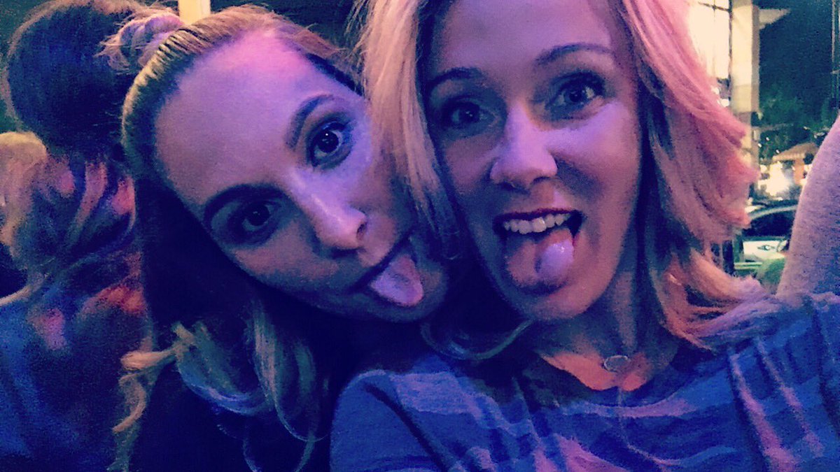 KamiGilstrap's tweet photo. idk much but i do know that somehow d &amp; i were separated at birth &amp; im so glad we're reunited 👯 https://t.co/JcFdEWUK64
