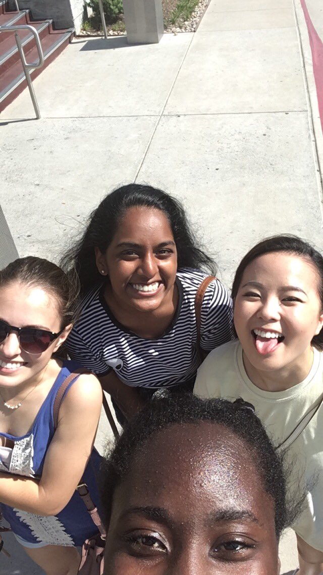 christinalo_'s tweet photo. Hope ya have the best day!! @rachelokereke_ https://t.co/ffQOKbmj09