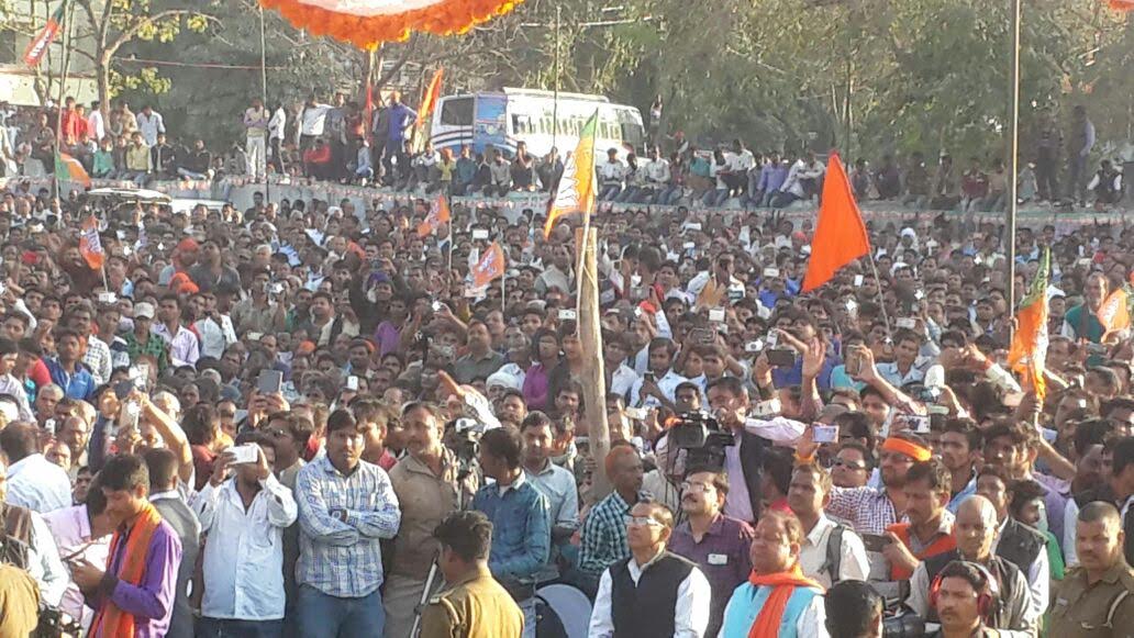 BJP4UP's tweet photo. सुल्तानपुर में भाजपा सांसद श्री @yogi_adityanath ने विशाल जनसभा को संबोधित किया। #Vote4BJP https://t.co/W0q4Bbs3bS