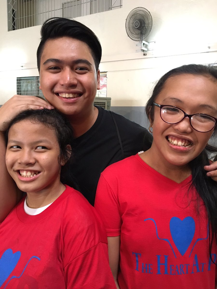 TheHeartatPlay's tweet photo. nina's question of the day: ano shampoo mo???? https://t.co/11FdSDOwH2