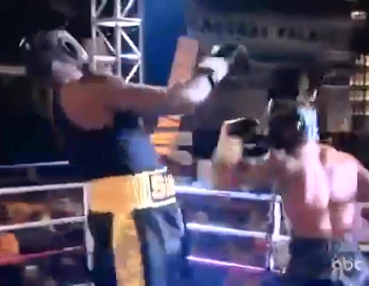 _GaryWilliam_'s tweet photo. Shane Mosley v SHAQ 
#Catchweights https://t.co/Ivcph53Bze