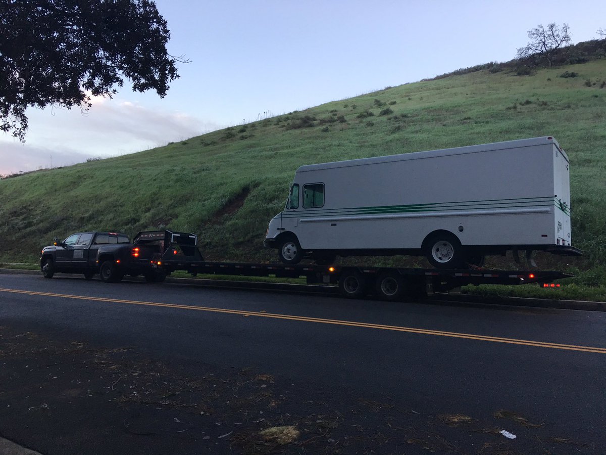 SykesEnt101's tweet photo. Early morning grind. This is what we do all fall every day #Trucking #Transportation #cargo #transport #roadlife #hauling #flatbedtrailer https://t.co/RrIkB9CWC9
