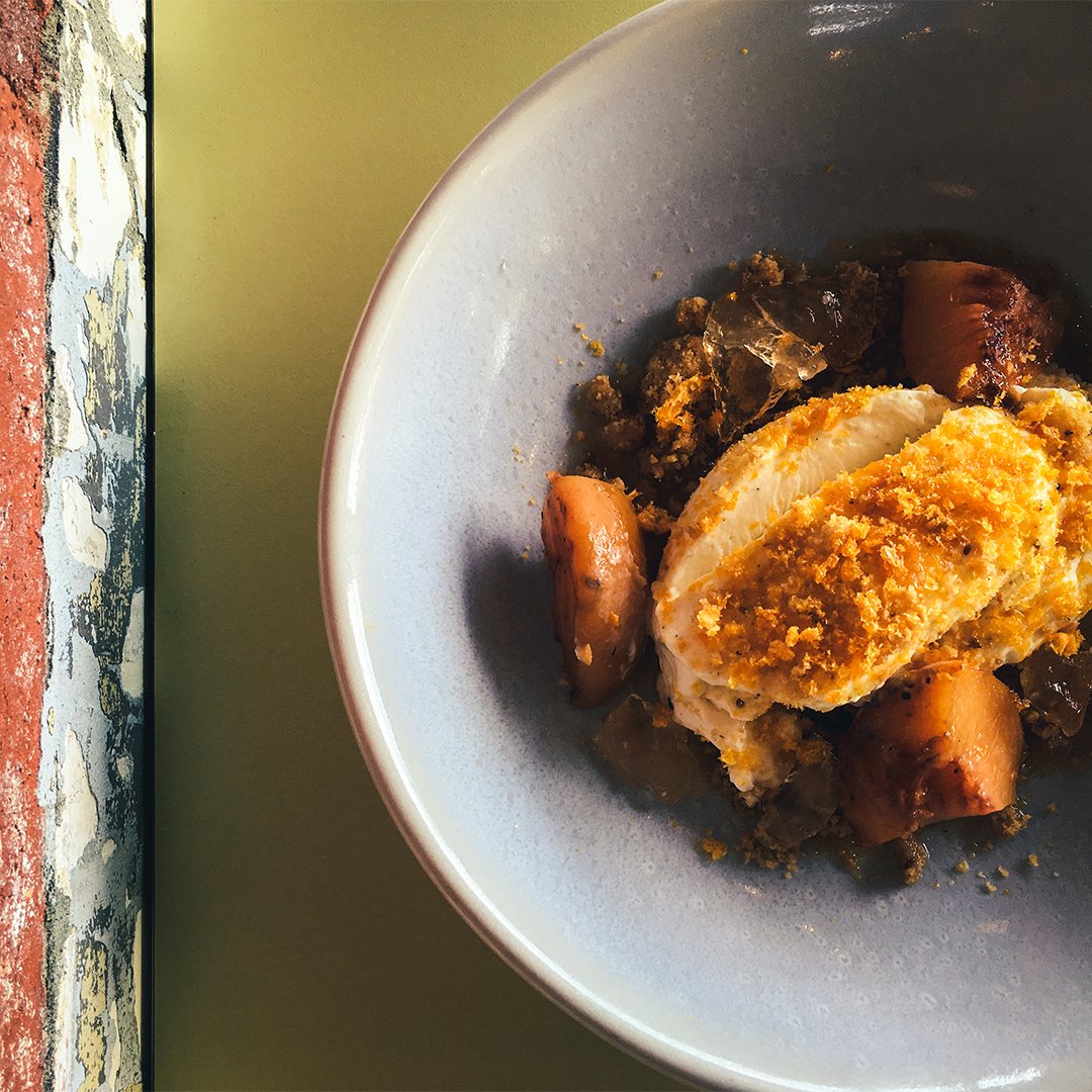 Sundays are for indulging, and we can't think of anything we'd rather indulge in than cheesecake with greek yoghurt, peach and hazelnut. Mmm