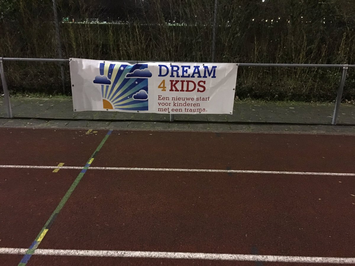 OSS_Volo's tweet photo. De sponsorloop door O.S.S.-VOLO voor Silwia groot succes. Ruim 150 km heeft de jeugd gelopen met een opbrengst van 475 Euro! Dank aan allen. https://t.co/p6ZK5LNo67