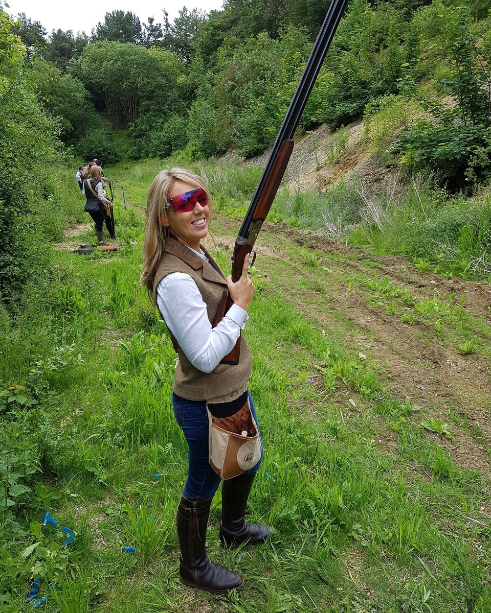 LadyGameGun's tweet photo. My favourite part of #clayshooting season is almost here: charity simulated #gameshooting. Practicing today with @EleyHawk @Beretta_1526 🔫 https://t.co/VwXP4pnj06