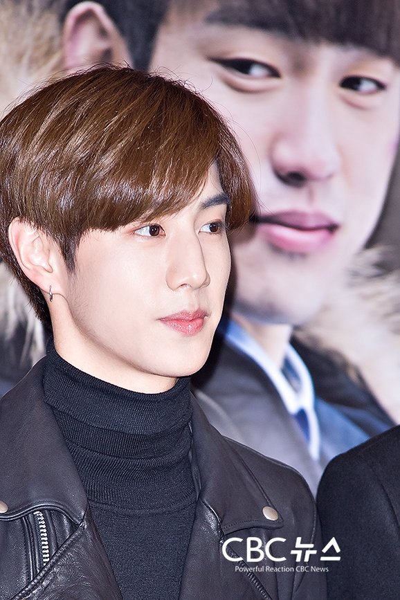 babypink_7's tweet photo. 시사회 마크 기사사진 끝이 없고 잘생김도 끝이 없으시닷 ❁ᴗ͈ˬᴗ͈❁〰❗♥ #GOT7 #Mark https://t.co/B6u4hRhVi8