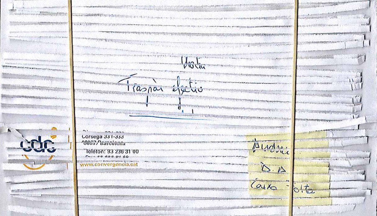 ErnestoEkaizer's tweet image. #3PorCiento. Sobre reconstruído donde dice "traspaso efectivo".Los investigadores sorprendieron destruyén dolo a los responsables de CDC.