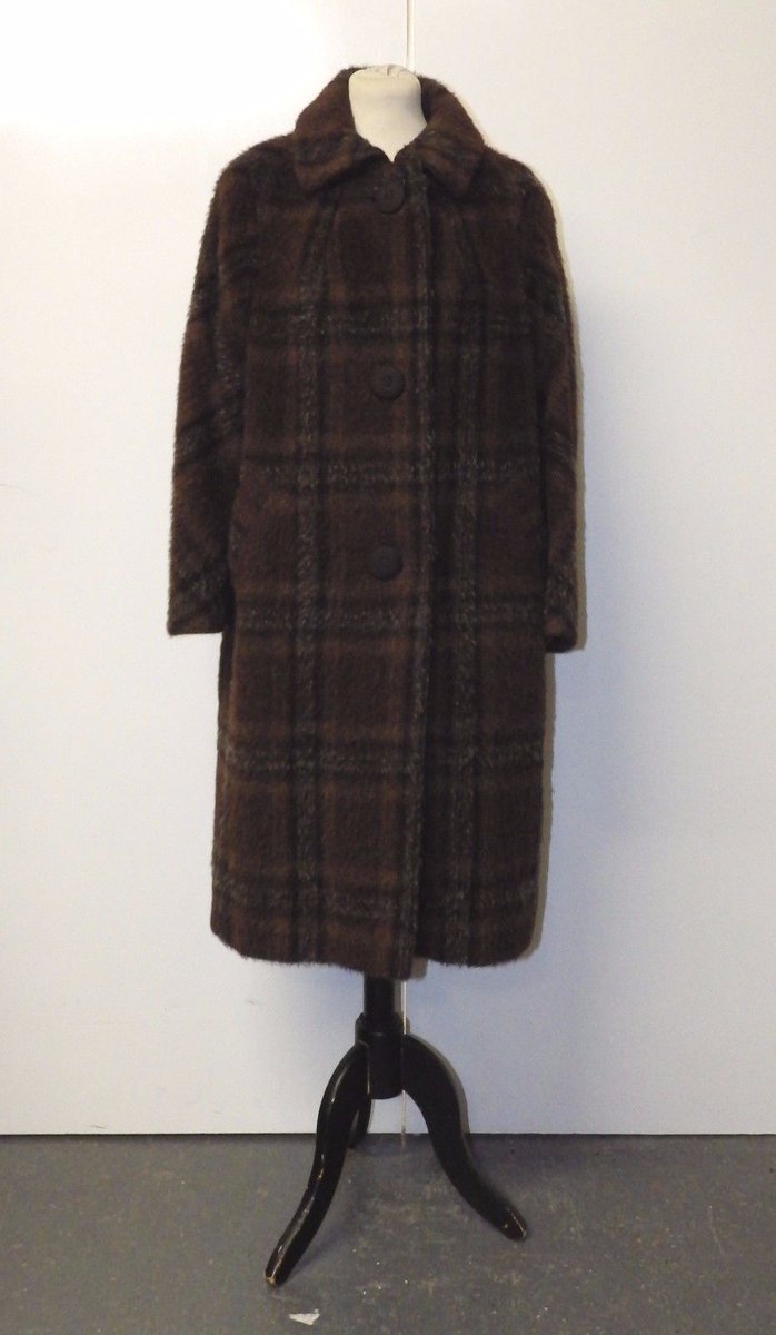 HOSFOnlineShops's tweet photo. We have some really lovely #vintage 50s clothing in at the moment, including this elegant coat., ending tonight.

https://t.co/gBQNNVoMrA https://t.co/GJv7qlnkSm