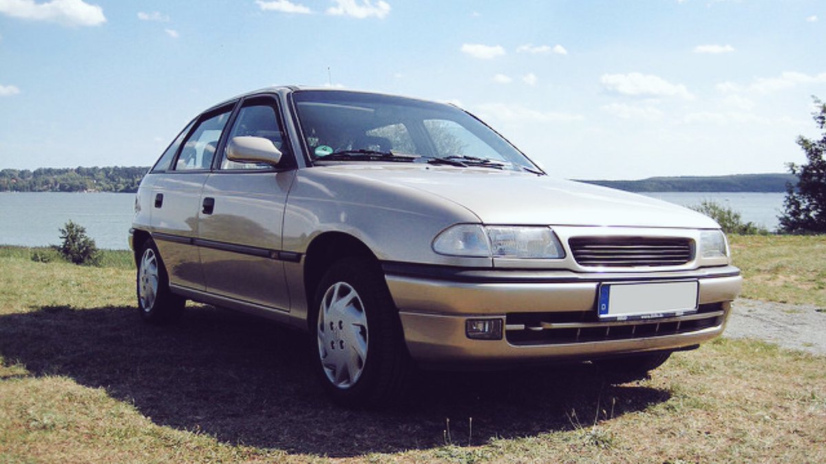 GeorgAlbrecht1's tweet photo. mein alter #AstraF. war auch ein toller #Opel! 
und nebenbei mein letzter nicht-#Diesel! 😜 #ThrowbackSaturday https://t.co/SzQVviczyI