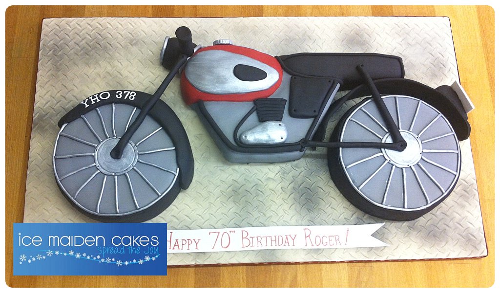 Vroooooom! Got a hug for this cake - love happy customer hugs <3 :)