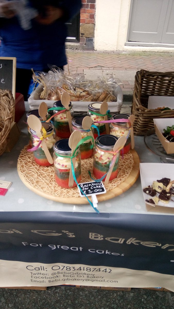 BebiGsbakery's tweet photo. Rainbow cakes in jars?? Oh yes! @_makersmarket #middlewichmakers @BekaPacitti @WaresKnutsford https://t.co/2rVi33Bhss