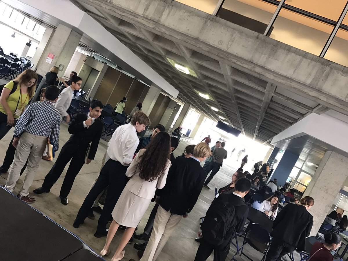 MS MUN STUDENTS ARRIVING FOGGY MORNING BUT PURPOSE IS CLEAR- discuss global issues! <a href="/MDCPS/">Miami-Dade Schools</a> @MiamiSup <a href="/MiamiCAO/">Marie Izquierdo</a> <a href="/FFLMUN/">Foundations for Leadership</a> <a href="/MDCPSAcademics/">Div of Academics</a>