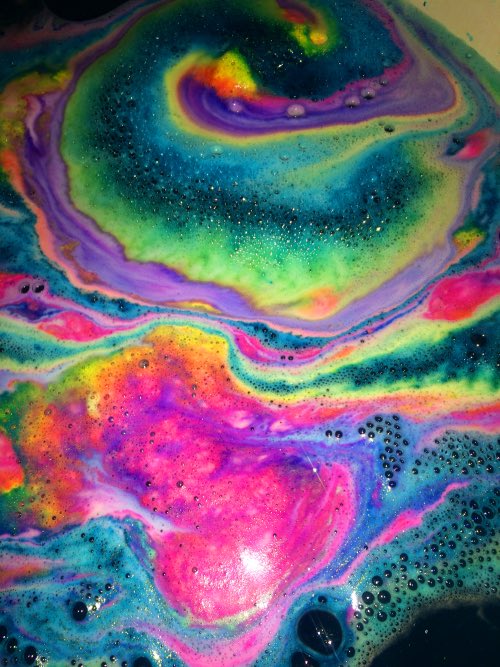 shopcolornoise's tweet image. Making bath bombs today 🎨💕

#etsy #crafturday #weekend #bathbomb #neon #rainbow #bubbles #handmade #SmallBiz #bathtime #coloroftheyear