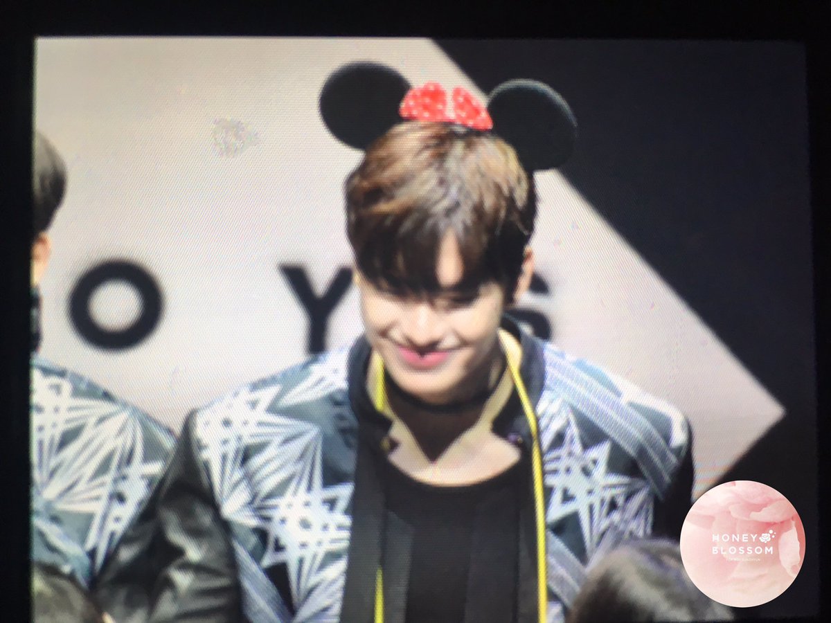 HONEY_BLOSSOM03's tweet photo. 170225 소년24 콘서트 프리뷰 
미니마우스 성현ㅠㅠ❤
#소년24 #BOYS24 #김성현 #성현 https://t.co/8Jt5GJA2L1