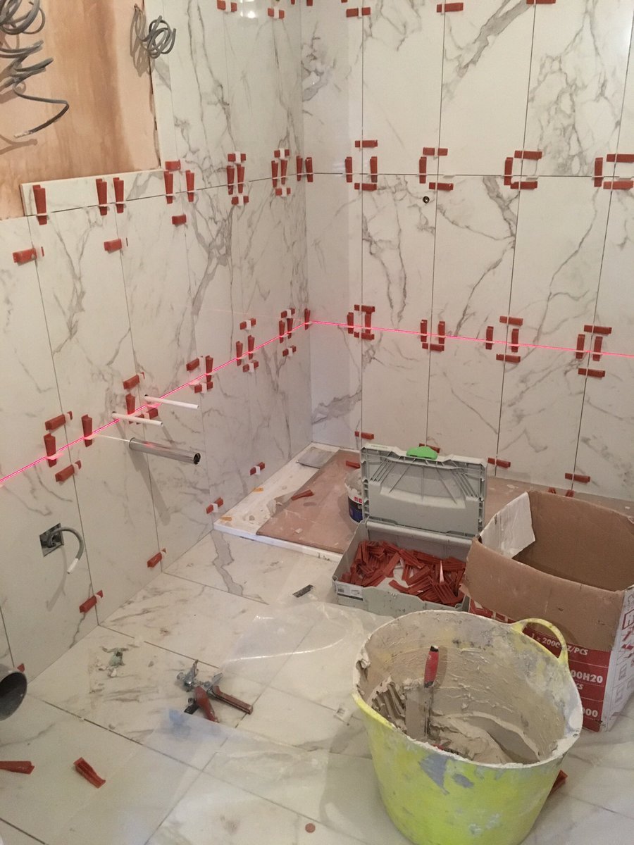 proftiling's tweet image. Suite 1 of 9 , the hardest Porcelain I have worked with recently! 100% lip free with Raimondi RLS @DiatechUK  ,Ditra Heat @SchluterSystems