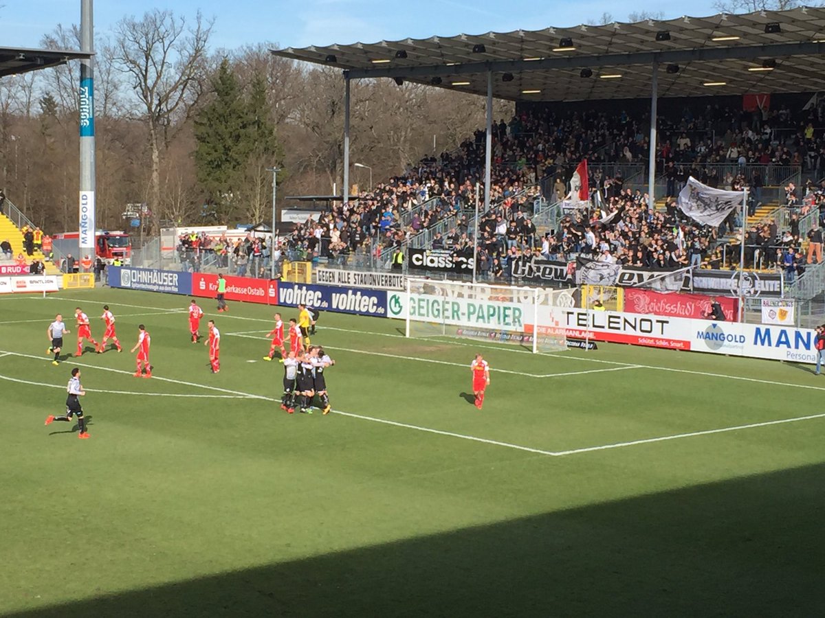 VfRAalen1921's tweet photo. Tooooor für den #VfR! Müller köpft ein (42.)! 💪🏻💪🏻 #VfRSSV @DFB_3Liga https://t.co/4crWta2O8m