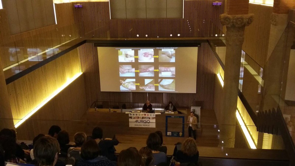 UrgoMedical_es's tweet photo. Fantástica sesión el jueves 23/2 en Barcelona, presentación de UrgoClean Ag,producto sanitario del año 2016. #soloconagnobasta, #urgocleanag https://t.co/jdv86dhrgU