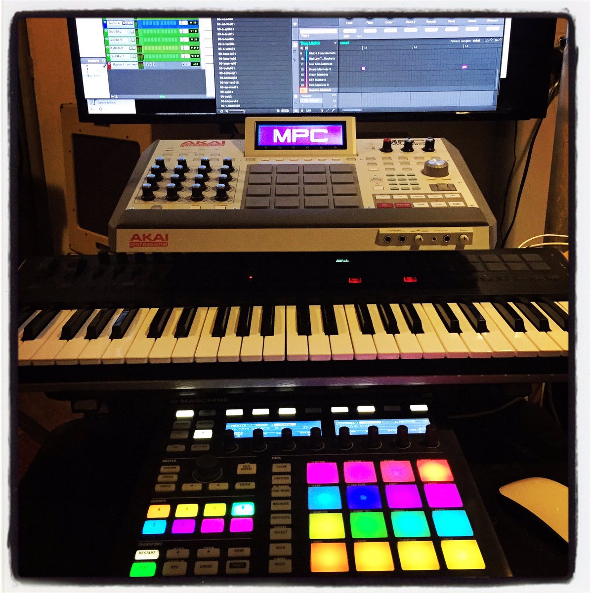peterkeys's tweet photo. Why is it always 3am.. or 6am.. #NoSickDays #nosleepever #hustle #studioholic #gettinit@imalexanderking @youngstrugg @navarronation1⚡☠☠☠☠☠⚡ https://t.co/0OJPPsec7u