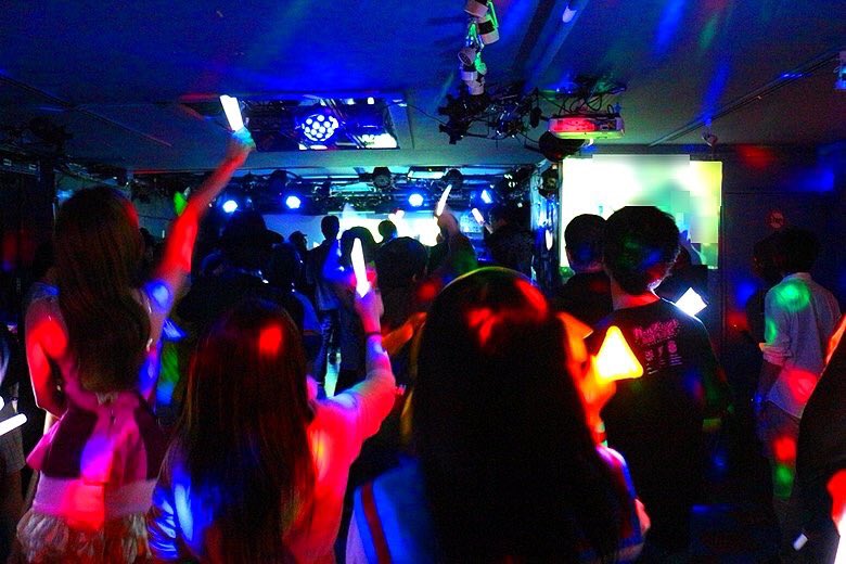 Djシーザー On Twitter ブーツィーフェス ご参加あざます 奇声を発するけもの腐レンズばかりでしたが通常営業です 女性向けアニクラ Splash次回は池袋で3 31金曜夜 夜行性の腐レンズが一杯の邪パリパークにぜひ 更衣室有コス歓迎 Https T Co Feszuu66ft