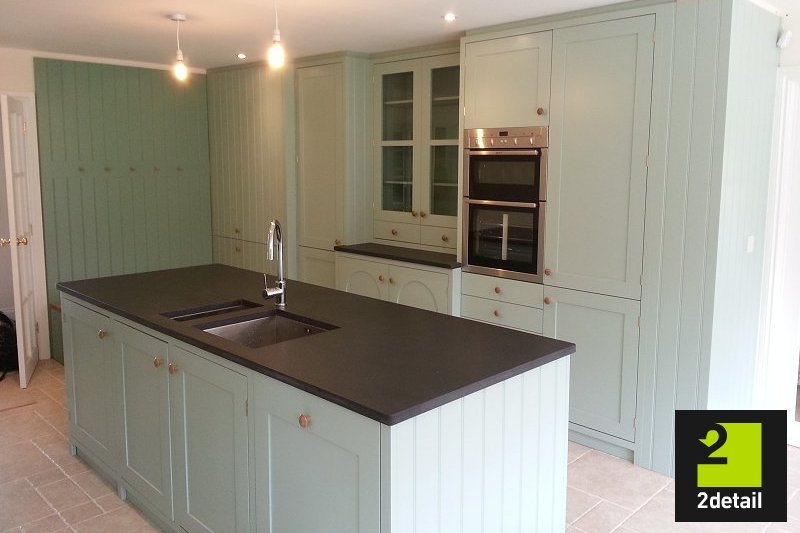 2detail's tweet image. #30projectsin30days: Sedgeley Kitchen. Hand painted, black granite worktops and English Oak. More ow.ly/ZQuJ309bOuz #bespokekitchens