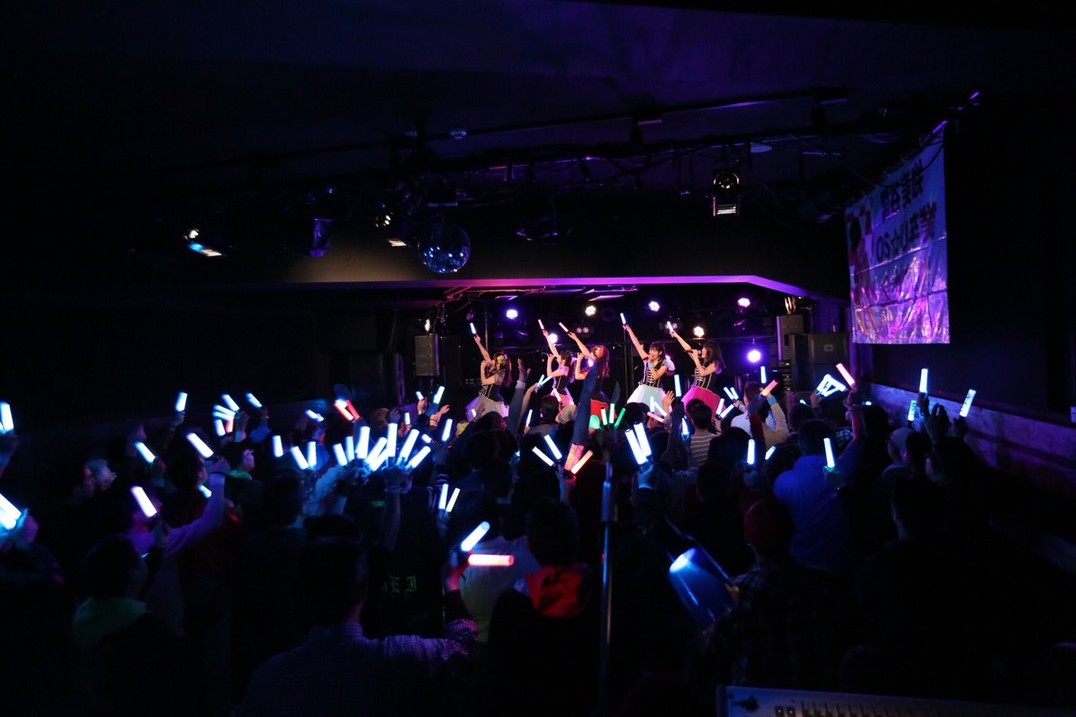 osu_misaki's tweet photo. 関谷美咲卒業LIVE。
ありがとうございました😭💓たくさんサイリウム振ってくれてるのがうれしくて始まった瞬間から泣きそうでした。幸せ者だなって改めて感じた💓ありがとうを少しでも形にできたらなって思ったのでプラ板を一枚ずつ手作りしました💓本当にありがとう。😭💓
またブログかきます！ https://t.co/tcFRf2KA1G
