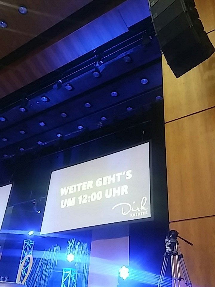 hoecki's tweet image. 5 sind noch draussen 😄#vertriebsoffensive #dirkkreuter