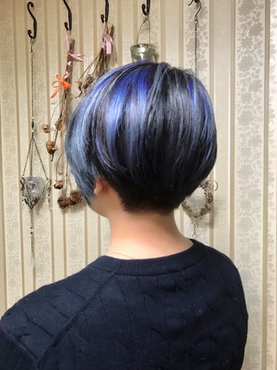 シャンテグラム على تويتر ヘアスタイル紹介 襟足と片側を刈り上げたスッキリショートスタイルに ブルーブラックにホワイトブルーの メッシュでギャラクシーなイメージ シャープでカッコいい雰囲気です ブリーチ2回 シャンテグラム على تويتر ヘアスタイル紹介 襟足と片側を刈り上げたスッキリショートスタイルに ブルーブラックにホワイトブルーの メッシュでギャラクシーなイメージ シャープでカッコいい雰囲気です ブリーチ2回