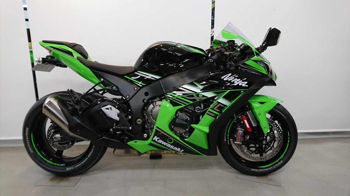 カワサキ プラザ川越 בטוויטר 中古車情報 16年モデルzx 10r Krt 入荷しました ヨーロッパ仕様0ps E Gガード マフラガード フェンダーレス Etc2 0付き チャンピオンステッカーもあります V Kawasaki Zx10r ランチ中古車 T Co Bzzbt3likj