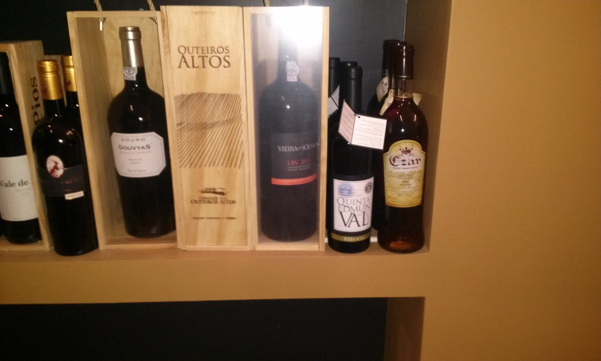 AdegaEdmunDoVal's tweet photo. Comienza la subasta solidaria de vino y arte! https://t.co/OjBIr1uVWL